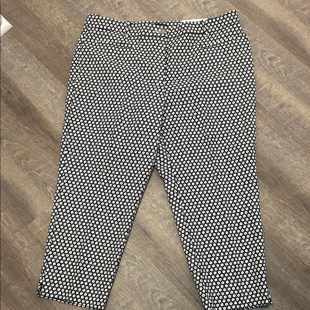 Ann Taylor Petite Curvy Stylish Black and White Womens Bottoms